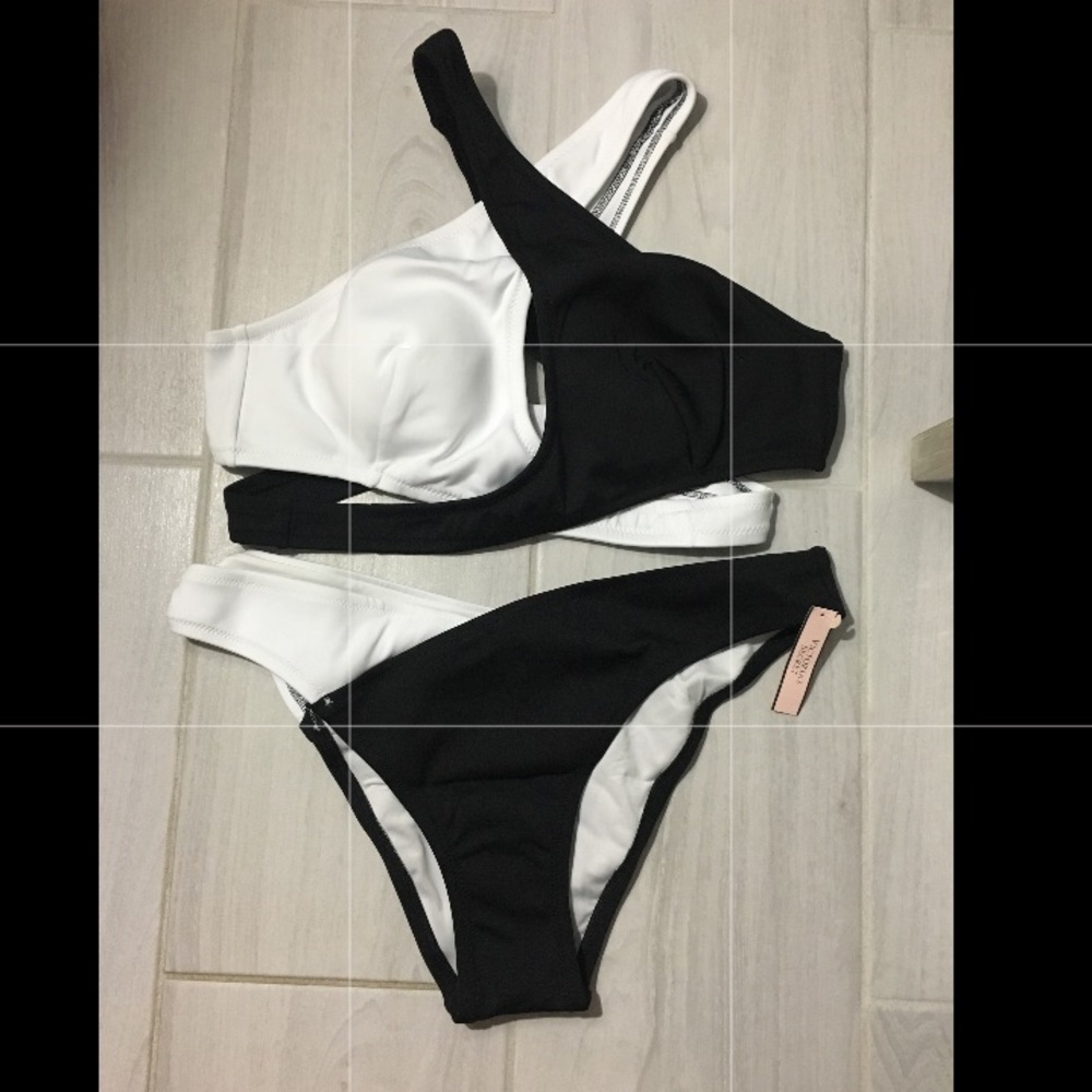 Victoria’s Secret Scoop Bikini L